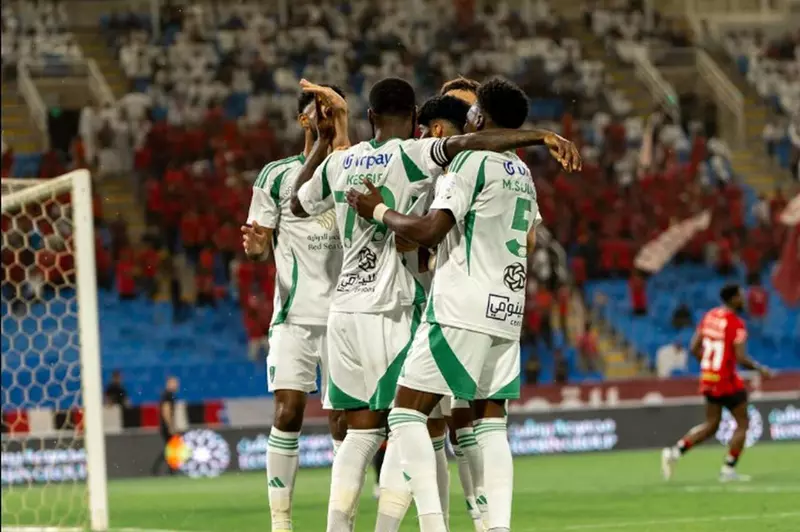 الأهلي يتغلب على الرياض ويحقق المركز الخامس في ختام الدوري السعودي، وبطل آسيا يكتفي بالمركز ذاته