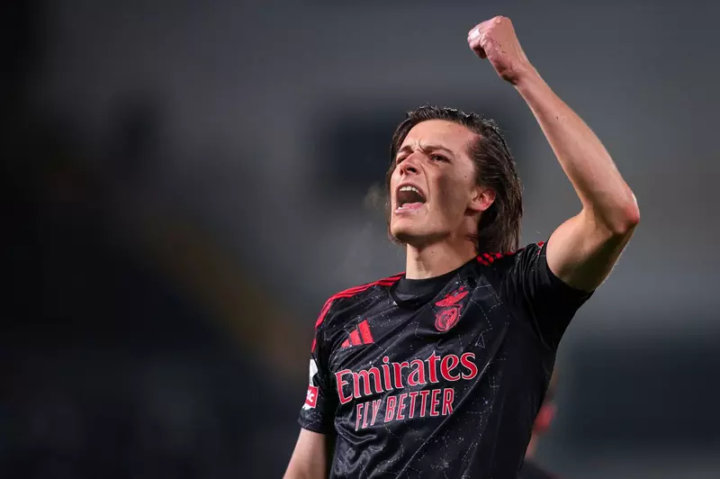 بنفيكا يعلن موعدًا نهائيًا لتأكيد صفقة كاريراس مع ريال مدريد