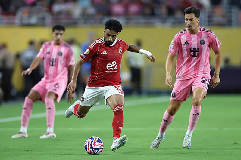 الأهلي يعلن تفاصيل حالة مروان عطية بعد نجاح عملية جراحة الفتق