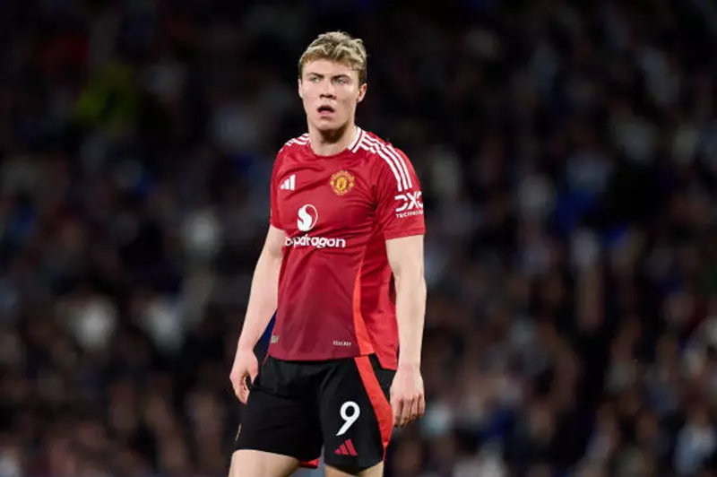 تقارير حصرية: هويلوند يتمسك بالبقاء مع مانشستر يونايتد