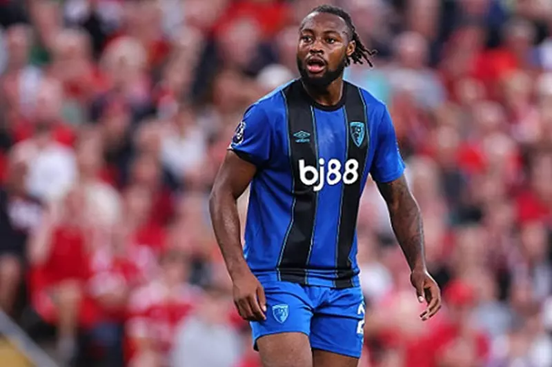 الإهانات من كرسي متحرك: قصة مشجع ليفربول العنصري المثيرة للجدل